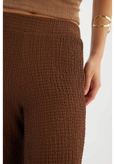 Defacto Regular Fit Beli Lastikli Basic Düz Bürümcük Pantolon D4415AX24AUBN254 Kahve