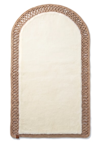 Merplush Mihraplı Peluş Seccade 75x130 Cm Süet Taban Yıkanabilir Yumuşak Namaz Halısı Krem - Taba