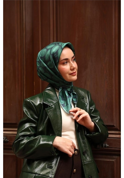 Silk Home Twill İpek Eşarp Koyu Yeşil Çağla Papatya Desenli Tok Duruşlu 90x90 Çok Renkli