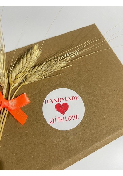 Handmade With Love Ortası Çizim Kalpli Kırmızı Yazı Yuvarlak Yapışkanlı Etiket 4x4 Cm 120 Adet