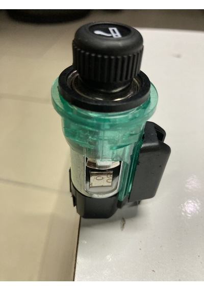 Renault 9 Broadway Işıklı Oto Çakmaklığı