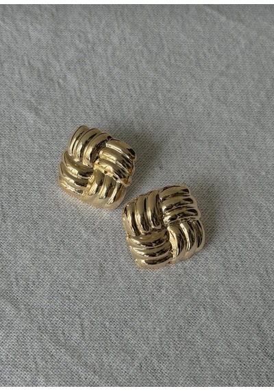Gold Renk Kare Kabartmalı Küpe Altın