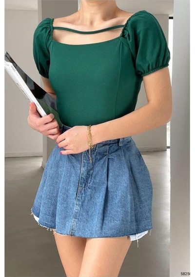 DefyModa Kadın El Emeği Krep Kumaş Kare Yaka Askılı Bluz Zümrüt
