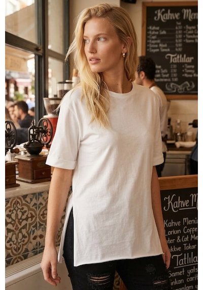 Armonika Kadın Krem Yuvarlak Yaka Duble Kol Yanları Yırtmaçlı Pamuklu T-shirt Arm-26y137001 Armonika Kadın Krem Yuvarlak Yaka Duble Kol Yanları Yırtmaçlı Pamuklu T-shirt Arm-26y137001