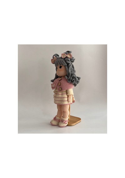 El Örgüsü Amigurumi Bebek Kıvırcık Gri Saçlı Cepkenli Pembe Elbiseli Pembe