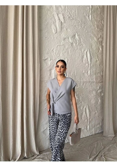 Defymoda Yandan Bağlama Detaylı Kolsuz Bluz - Gri Gri