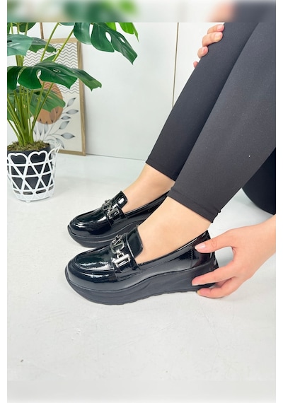 Günlük Kadın Loafer V Tokalı Kalın Topuklu Tırtıklı Tabanlı Oval Burunlu Makosen Ayakkabı 7697 SIYAH RUGAN Günlük Kadın Loafer V Tokalı Kalın Topuklu Tırtıklı Tabanlı Oval Burunlu Makosen Ayakkabı 7697 SIYAH RUGAN