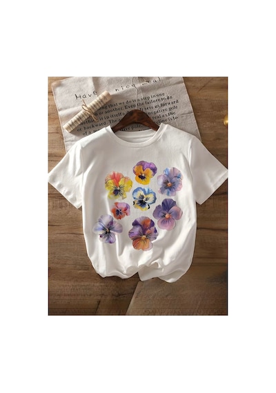 Herkesemoda Mor Çiçekler Baskı Detaylı Basic T-shirt Beyaz