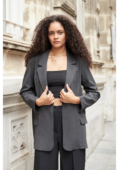 Kadın Çizgili Yakalı Cep Kapaklı Kolları Düğmeli Boyfriend Blazer Ceket-antrasit Çizgi Antrasit Çzg. Kadın Çizgili Yakalı Cep Kapaklı Kolları Düğmeli Boyfriend Blazer Ceket-antrasit Çizgi Antrasit Çzg.