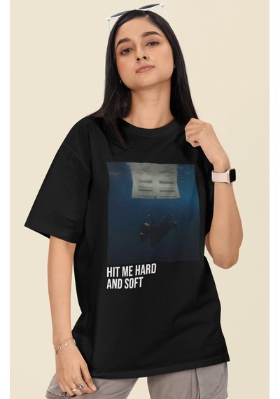 Sevbano Billie Eilish Hit Me Hard And Soft Baskılı Unisex Oversize Şarkıc Siyah Sevbano Billie Eilish Hit Me Hard And Soft Baskılı Unisex Oversize Şarkıc Siyah