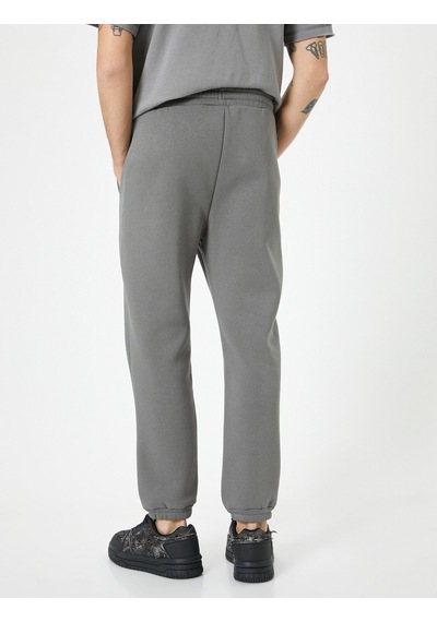 Koton Jogger Eşofman Altı Beli Bağcıklı Cep Detaylı Antrasit 4sam40058mk 4SAM40058MK928 Antrasit Koton Jogger Eşofman Altı Beli Bağcıklı Cep Detaylı Antrasit 4sam40058mk 4SAM40058MK928 Antrasit