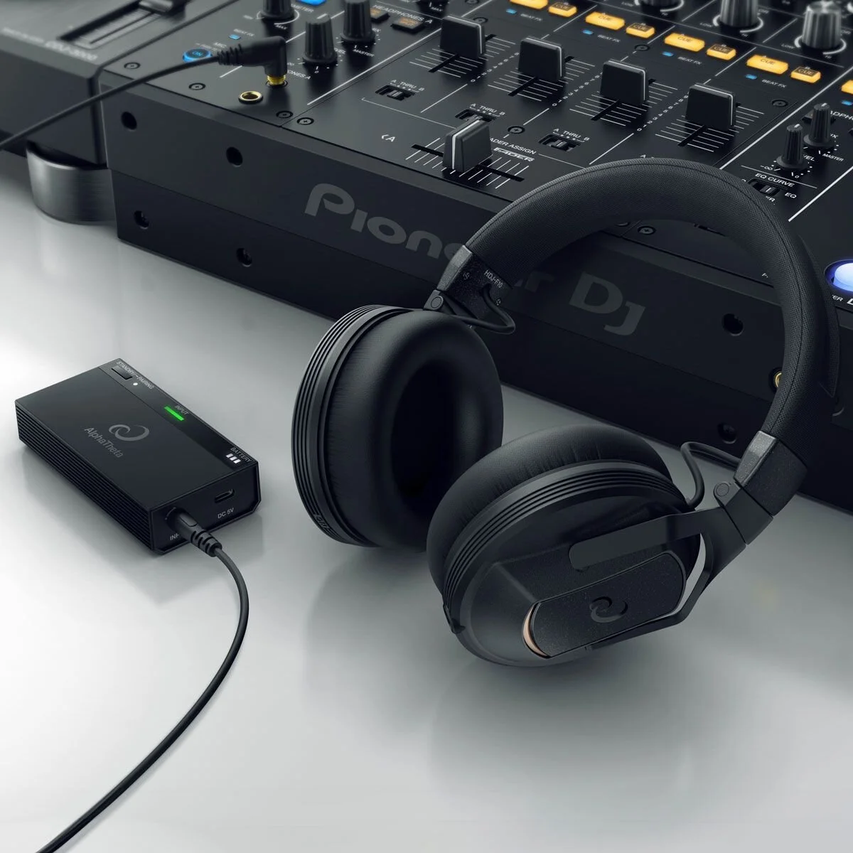 Pioneer Dj Xdj-rx3 All İn One Dj Kontrol Ünitesi + Vm-70 Monitör Hoparlör Çift + Hdj-f10-tx Dj Kulaklık