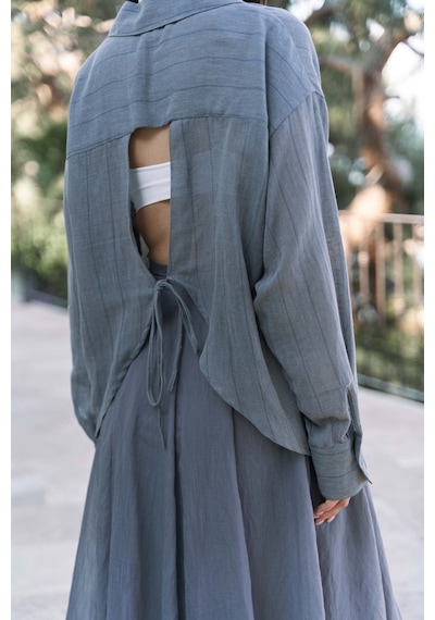 Mai Collection Mai Studios Co. Calynn Sırt Dekolteli Çizgili Füme Keten Gömlek Füme