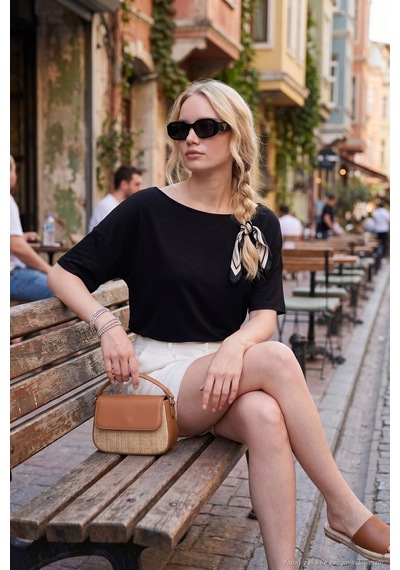 Lela Standart Fit Drape Detaylı Yarasa Kol T Shirt Bayan T Shirt 5866962 Siyah