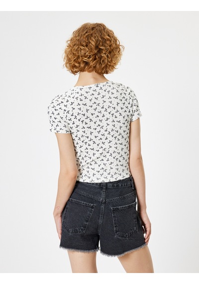 Koton Crop Tişört Kısa Kollu Çiçekli V Yaka Düğmeli Slim Fit Ekru Desenli 5wal10251ık Ekru