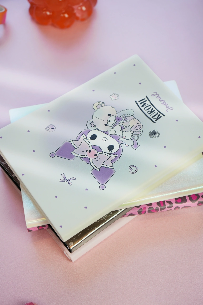 Kuromi Smyth Flexy Vegan Deri Defter 13x18 Cm, Çizgili, Koleksiyon Kapaklar Açık Krem