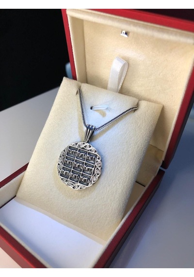 İsmi Azam Ve Yedi Ayetler Vefki Çift Taraflı Unisex 925 Gümüş Işıklı Kutuda Kolye