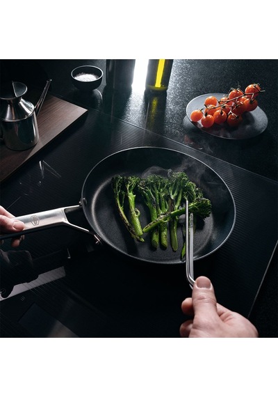 Fiskars Taiten Tava 24 Cm Diğer