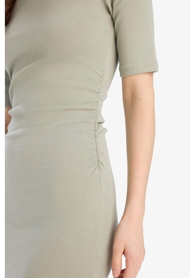 DeFacto Bodycon Vücudu Saran Bisiklet Yaka Ribana Kısa Kollu Midi Elbise E6003AX25SPKH234
