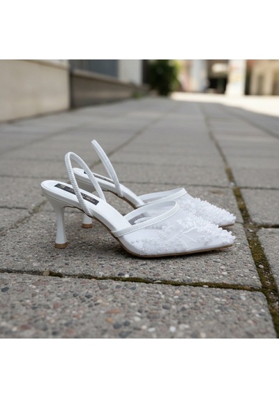 Lebibe Shoes Meggıe Kadın Beyaz Sivri Burun 7 Cm Topuklu Tül Üzerine İnci İşlemeli Slingback Ayakkabı Lebibe Shoes Meggıe Kadın Beyaz Sivri Burun 7 Cm Topuklu Tül Üzerine İnci İşlemeli Slingback Ayakkabı