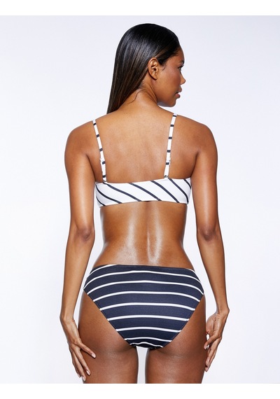 Koton Straplez Bikini Üstü İnce Askılı Dokulu Kaplı Beyaz Çizgili 3sak10163bm 3SAK10163BM07Z Koton Straplez Bikini Üstü İnce Askılı Dokulu Kaplı Beyaz Çizgili 3sak10163bm 3SAK10163BM07Z