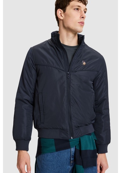 U.S. Polo Assn. Erkek Lacivert Dik Yaka Fermuarlı Cepli Yağmurluk Tarzı Mont 50326198-vr033 U.S. Polo Assn. Erkek Lacivert Dik Yaka Fermuarlı Cepli Yağmurluk Tarzı Mont 50326198-vr033