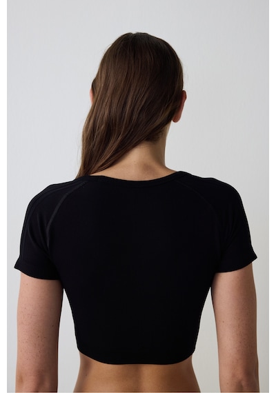 Penti Siyah Dikişsiz Slim Fit Kısa Kollu Crop Spor Üst