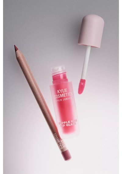 Kylie Glossy Lip Kit Dudak Kalemi Ve Parlatıcı Set Candy Pink 811 Candy Pink