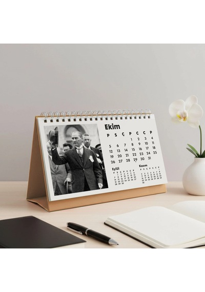 2026 Atatürk Masa Takvimi Özel Siyah Fotoğraflı Cumhuriyet Temalı Masaüstü Takvim Kahverengi