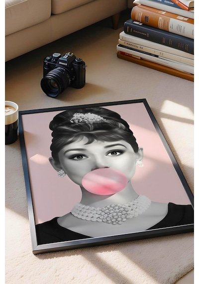 Audrey Hepburn Pembe Sakız Balonu Çerçeveli Tablo - Pop Art Poster Tablo