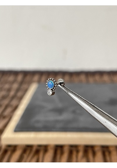 Yüksek Kalite G23 Titanium Güneş Mavi Opal Zirkon Titanyum 6 X 1.2 MM Labret Piercing Gümüş