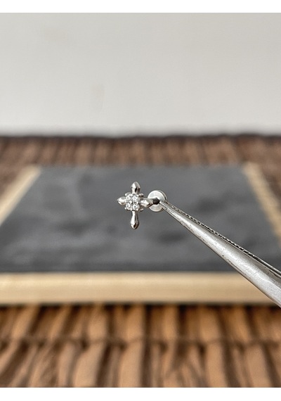 %100 Cerrahi Çelik Haç Zirkon 6 X 1.2 MM Çelik Labret Piercing Gümüş