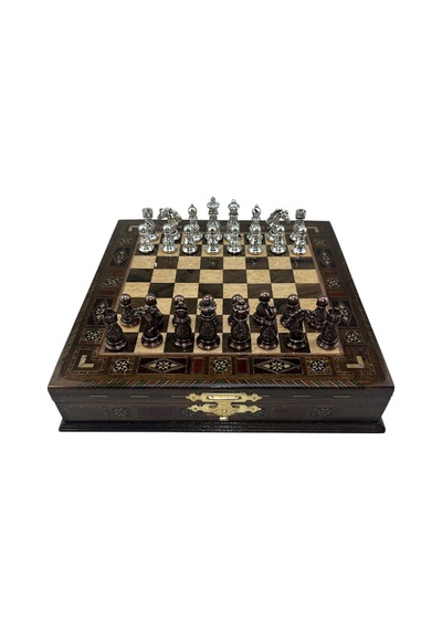Gifthome Premium Orta Boy Metal İşlemeli Klasik Satranç Takımı Ve Sandıklı Masif Ahşap Satranç Tahtası 28x28x5,5 Cm.