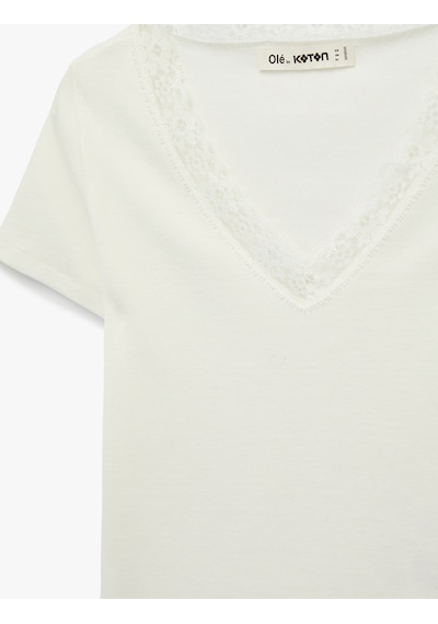 Koton Slim Fit Kısa Kollu V Yaka Dantel Detaylı Tişört Ekru 6sal10648ık Ekru