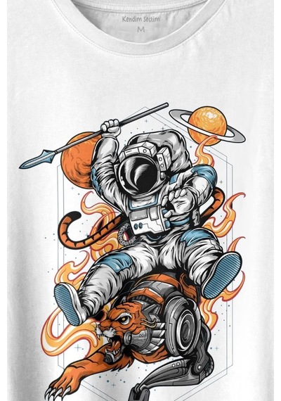 Aslan Üstünde Mızraklı Savaşçı Astronot Uzay Baskılı Tişört Unisex T-shirt 001