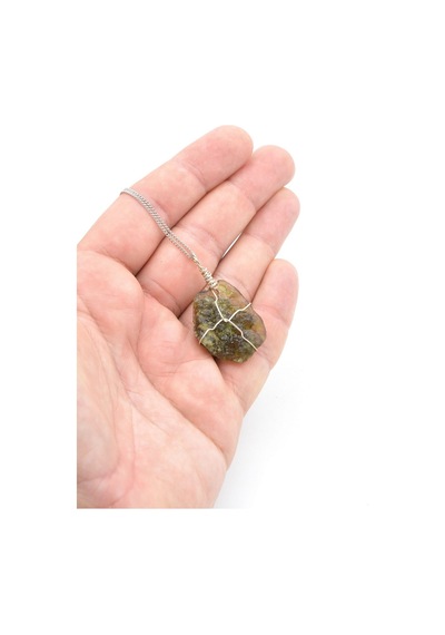 Gümüş Zincirli Orijinal Moldavit Taşı Kolye Ucu 6.5 Gr Yeşil