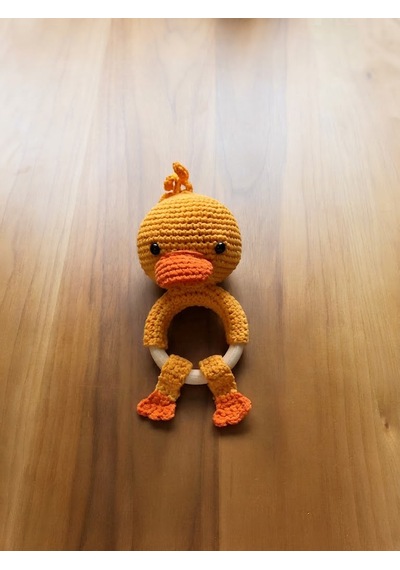 Kozababy Handmade Amigurumi Bebek Hediye Seti - Ördek Oyuncak, Ahşap Diş Kaşıyıcı Çıngırak Ve Emzik Askısı Takımı Özel Kutulu Turuncu Kozababy Handmade Amigurumi Bebek Hediye Seti - Ördek Oyuncak, Ahşap Diş Kaşıyıcı Çıngırak Ve Emzik Askısı Takımı Özel Kutulu Turuncu
