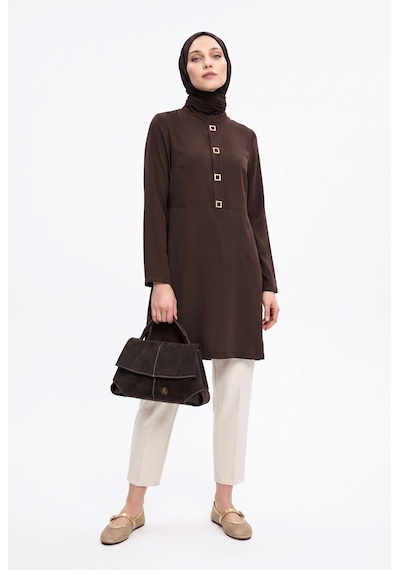 Armine Trend Metal Aksesuar Detaylı Hakim Yaka Tunik Kahverengi 26yt485