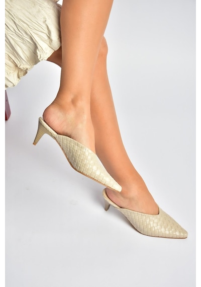 Fox Shoes Y654660709 Bej İnce Topuklu Önü Kapalı Kadın Terlik