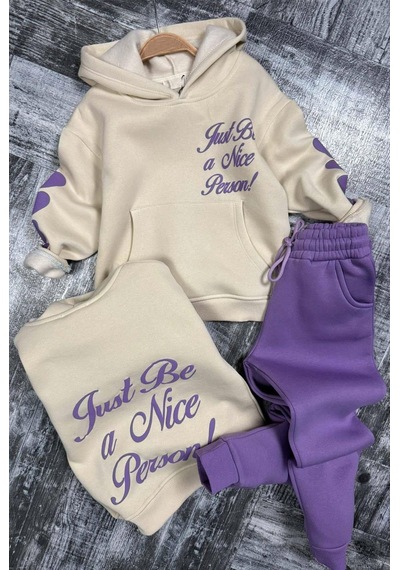 Riccotarz Kız Çocuk Sırt Baskılı Ve Kollarında Yazı Detaylı Sweatshirt Mor Eşofman Takım Mor Riccotarz Kız Çocuk Sırt Baskılı Ve Kollarında Yazı Detaylı Sweatshirt Mor Eşofman Takım Mor