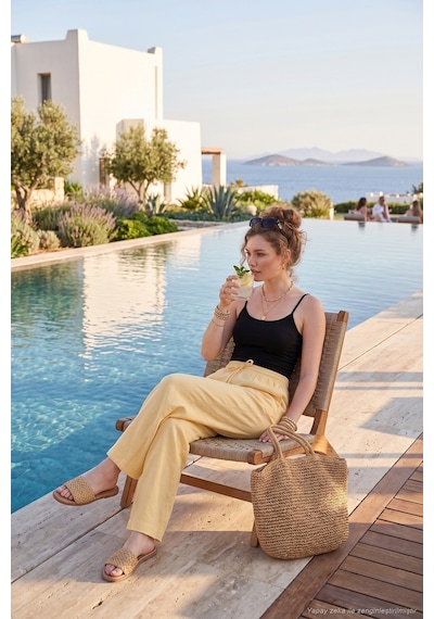 Lela Pamuklu Belden Bağlamalı Yüksek Bel Geniş Paça Cepli Regular Fit Pantolon Bayan Pantolon 668yp4760 Sarı Lela Pamuklu Belden Bağlamalı Yüksek Bel Geniş Paça Cepli Regular Fit Pantolon Bayan Pantolon 668yp4760 Sarı