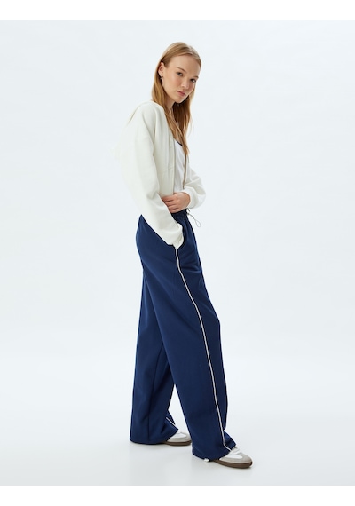 Koton Oversize Eşofman Altı Bol Paça Beli Lastikli Biyeli Cepli Lacivert 5wal40062ık Lacivert Koton Oversize Eşofman Altı Bol Paça Beli Lastikli Biyeli Cepli Lacivert 5wal40062ık Lacivert