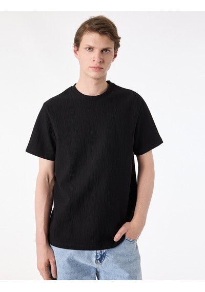 Koton Regular Fit Kısa Kollu Dokulu Tok Kumaş Bisiklet Yaka Tişört Siyah 6sam10346mk