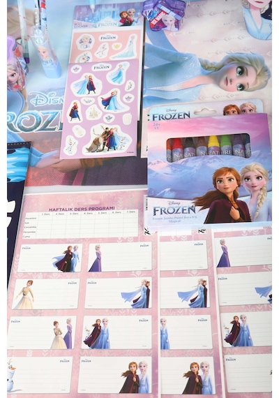 Dekomus Lisanslı Elsa Frozen Ice Glow Colleciton 32 Parça Full Kırtasiye Seti Kalem Çantası,saplı Klasör,beslenme Kabı,matara Altın Dekomus Lisanslı Elsa Frozen Ice Glow Colleciton 32 Parça Full Kırtasiye Seti Kalem Çantası,saplı Klasör,beslenme Kabı,matara Altın