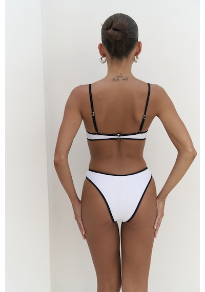 Mai Collection Mai Studios Co. Laili Kontrast Şerit Detaylı Beyaz Bikini Üstü Beyaz