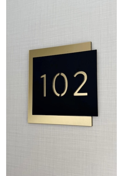 Otel Kapı Numarası Gold Aynalı Pleksi Üzeri Siyah Mat Dekupe Desenli Kendinden Yapışkanlı