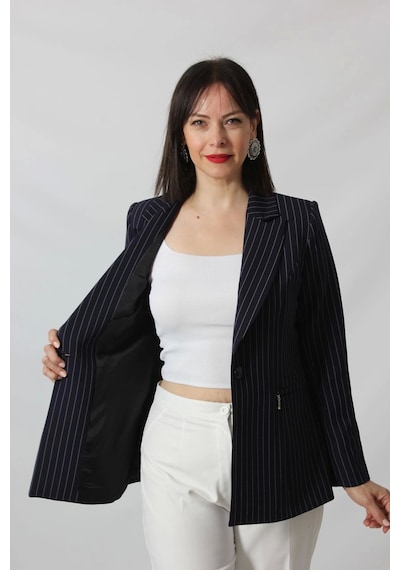 Moda Berray 1906 Lacivert Çizgili Fermuarlı Cep Aksesuarlı Kadın Büyük Beden Blazer Ceket Lacivert Moda Berray 1906 Lacivert Çizgili Fermuarlı Cep Aksesuarlı Kadın Büyük Beden Blazer Ceket Lacivert