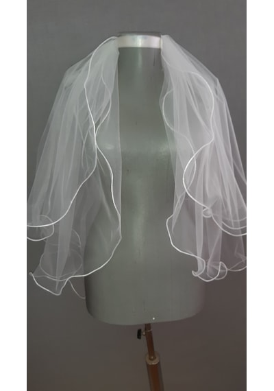 Suzanna Moda Şerit Kıvrımlı Dalgalı 3mt Eninde Taraklı Hayal Tül Gelin Duvak Çift Kat 70x60 Cm Boyunda Fildişi Suzanna Moda Şerit Kıvrımlı Dalgalı 3mt Eninde Taraklı Hayal Tül Gelin Duvak Çift Kat 70x60 Cm Boyunda Fildişi