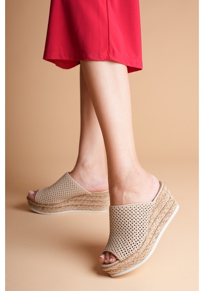 Analin Shoes Kadın Hakiki Deri Delikli Dolgu Topuk Terlik Bej