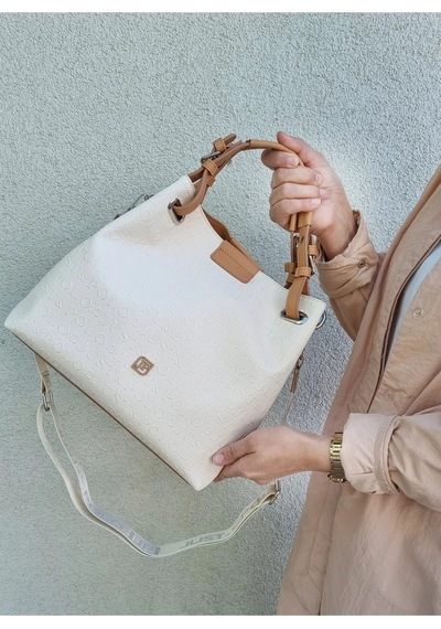 Just Polo Kadın Kabartma Desenli Mıknatıslı Çıtçıt Kapama El Çantası Omuz Askısıyla Kahve Taba Camel